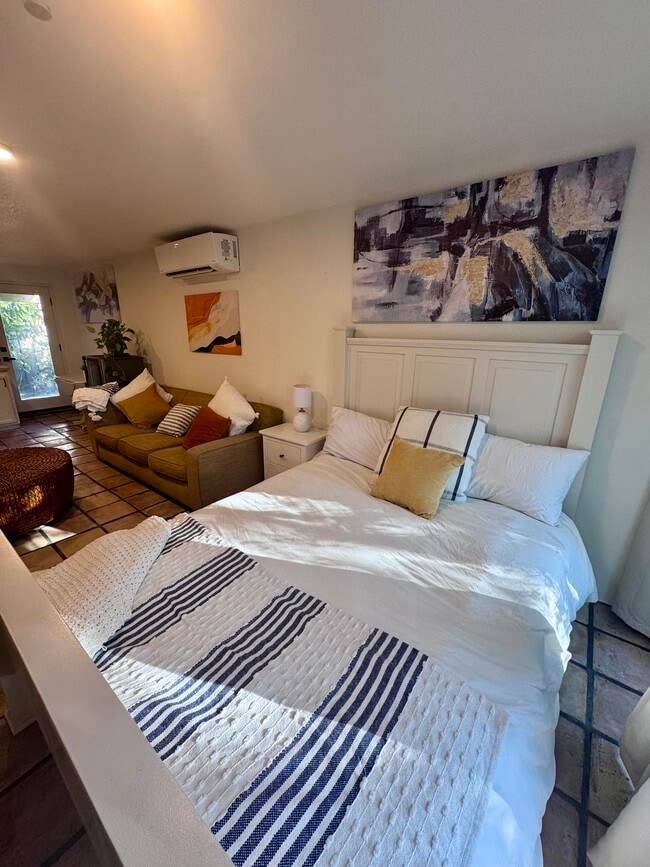 Queen Bed - 1891 Bennett Meadows Ln