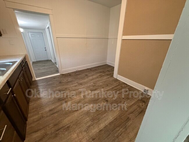 Foto del edificio - 1213 N Alabama Ave