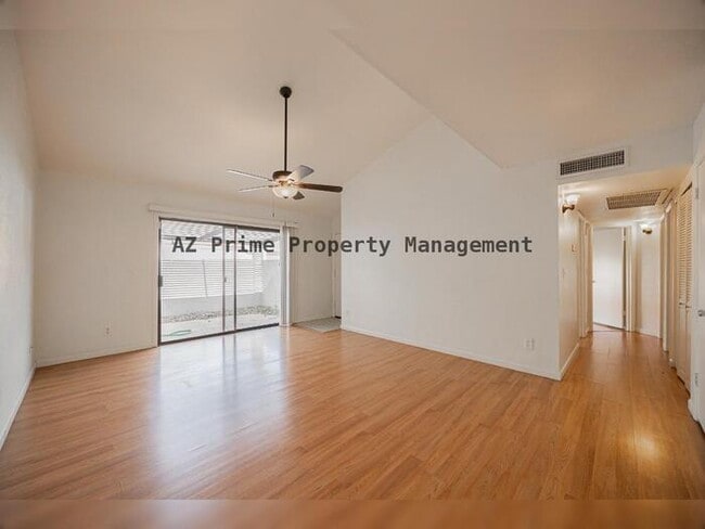 Foto del edificio - 2141 E Kirkland Ln