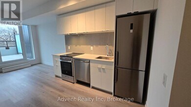 Building Photo - 1660 Bloor St W