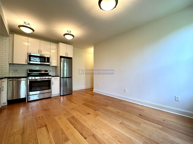 Foto del edificio - 282 Cabrini Boulevard