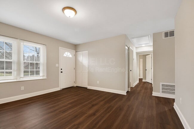 Building Photo - 10501 Millers Ln