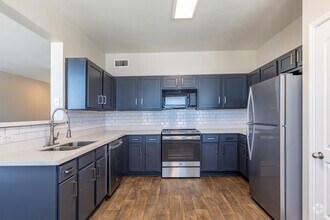 1 BR, 1 BA - 1017 SF - Kitchen - Towne West