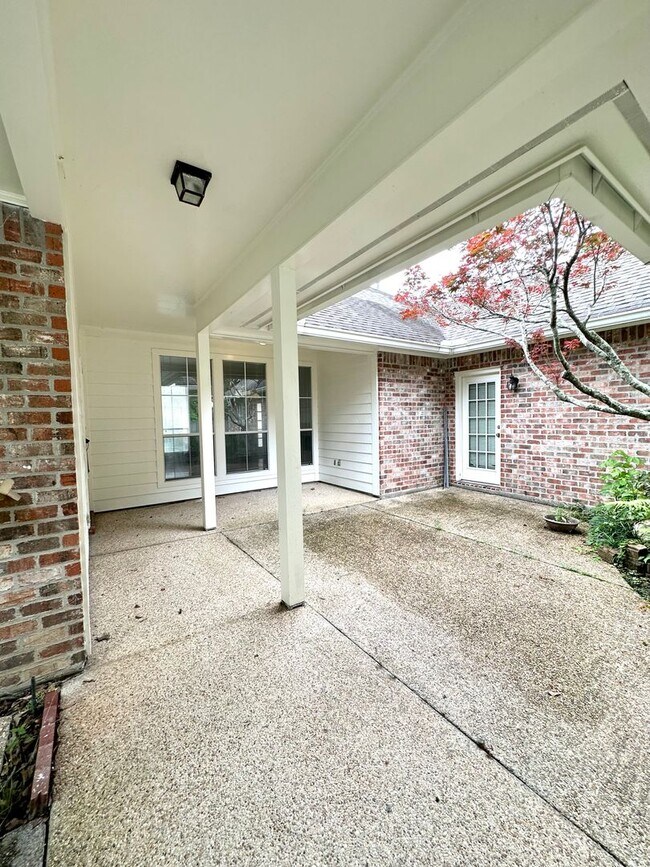 Foto del edificio - 11821 Thornberry Ln