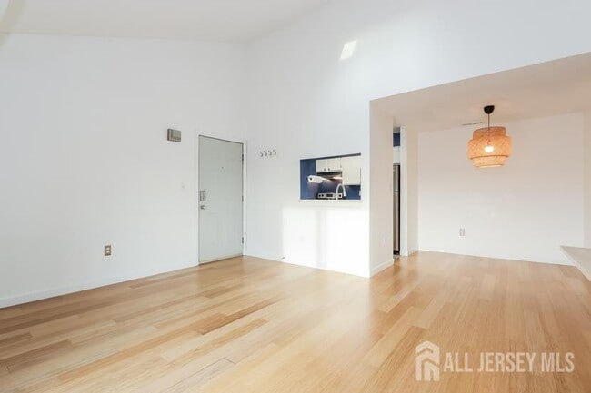 Building Photo - 2109 Ravens Crest Dr