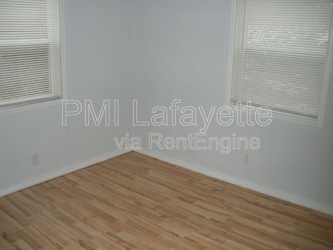 Foto del edificio - 2229 Roselawn Ave