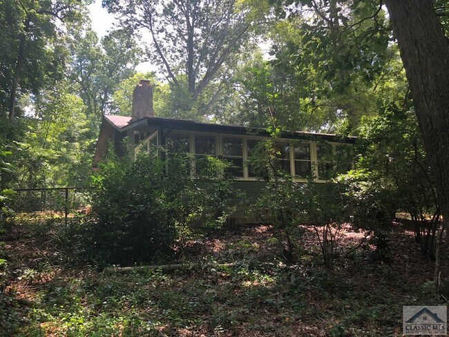 Building Photo - 2 Beech Haven Dr