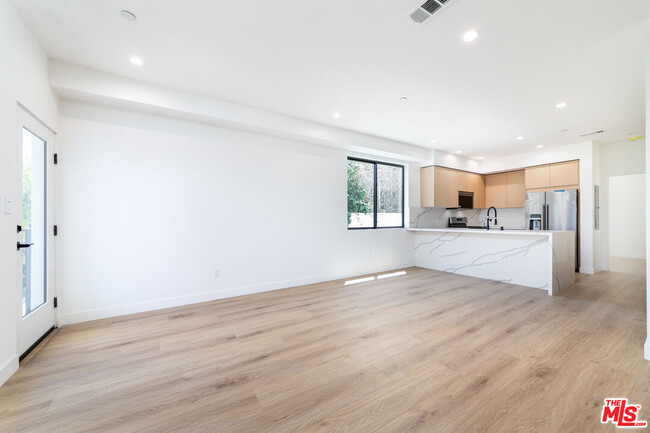 Building Photo - 4615 St Charles Pl