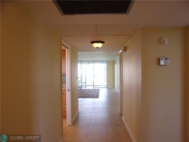 Foto del edificio - 805 Cypress Blvd