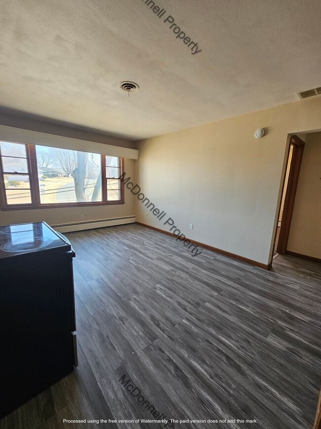 Building Photo - 1124 4th St W