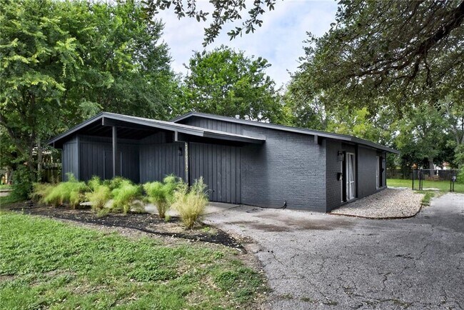 Building Photo - 5212 Woodrow Ave