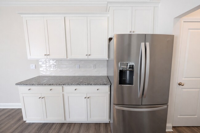 Foto del edificio - **6 Month Lease**New Construction -Hendersonville Townhome