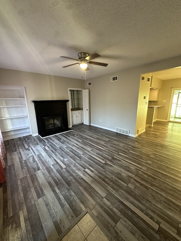 Foto del edificio - 3777 Deer Forest Dr