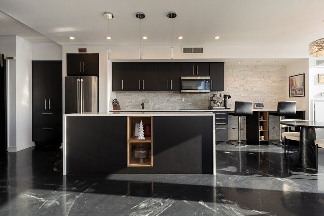 Building Photo - 59 E Liberty St