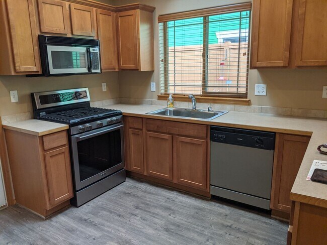 Building Photo - Centrally Located Three Bedroom Home