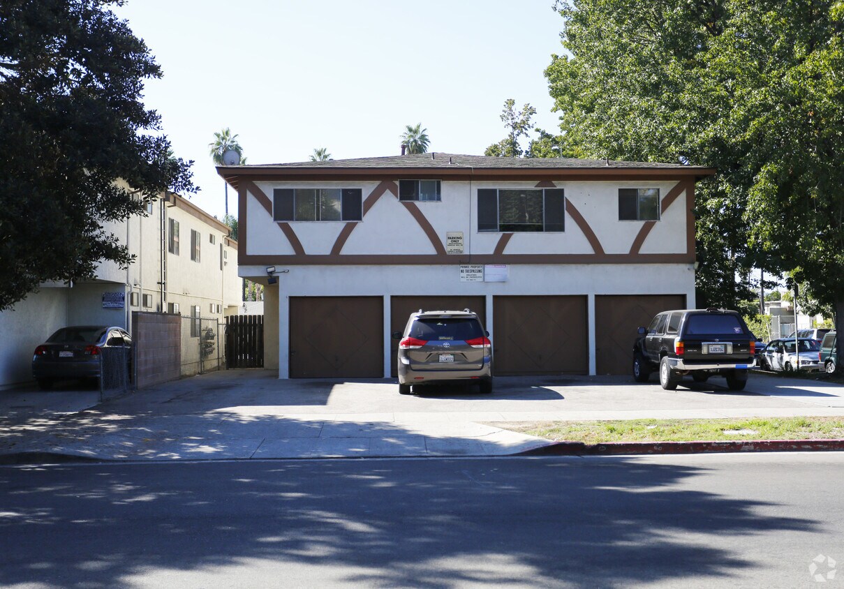 Edificio - 6270 Cedros Ave