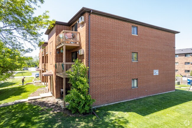Building Photo - 1100-1102 Evergreen Ave