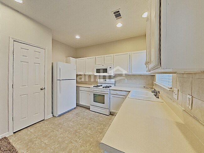 Building Photo - 422 Chatooga Lane