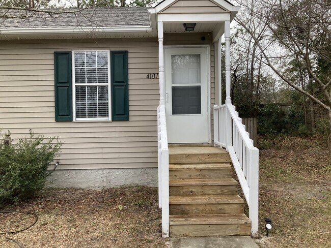 Building Photo - Newly Renovated 2 Bedroom Home!!