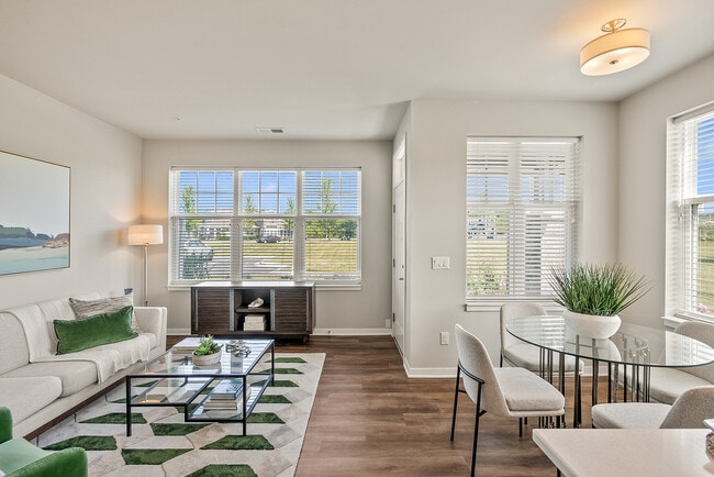 Drexel Ridge Apartments Living Room - Drexel Ridge Apartments