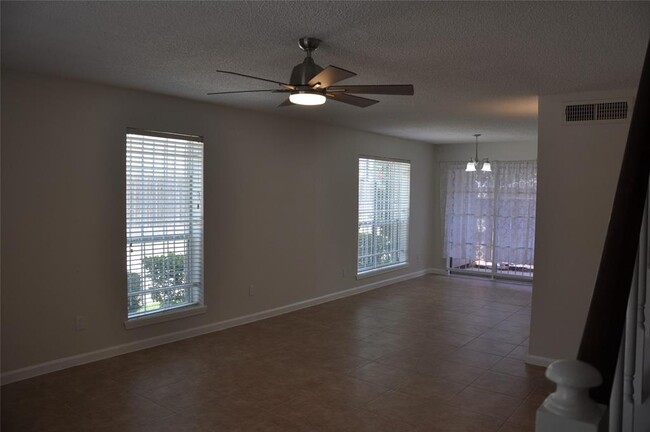 Breakfast area - 3100 Jeanetta St