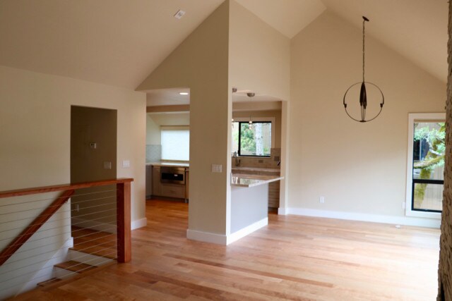 Dining area and kitchen - 28 Oak Forest Pl