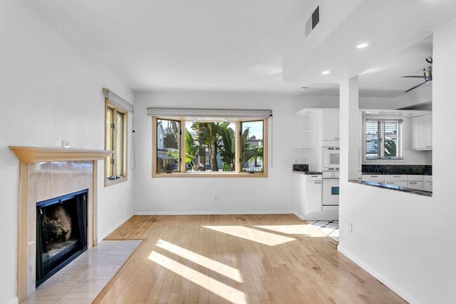 Foto del edificio - Great two story home in Pacific Beach close to the bay!