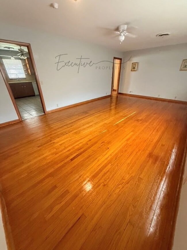 Foto del edificio - 4-Bedroom Family Home in a Quiet Sulphur N...