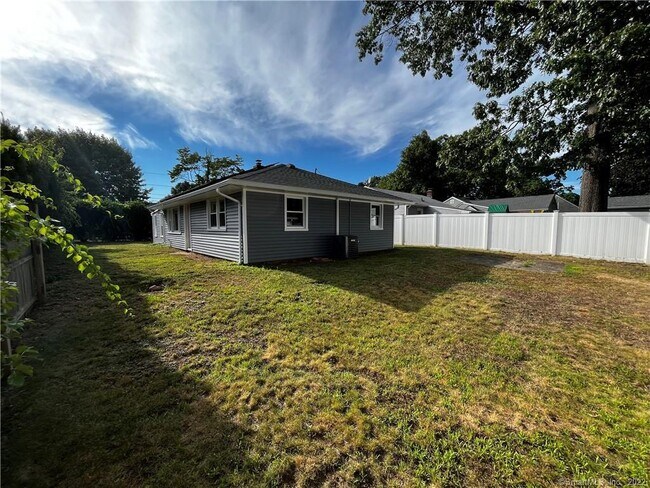 Building Photo - 245 Pershing Ave