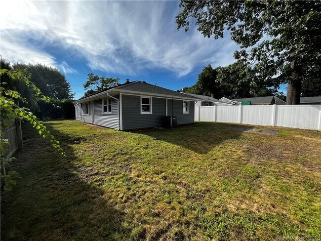 Foto del edificio - 245 Pershing Ave