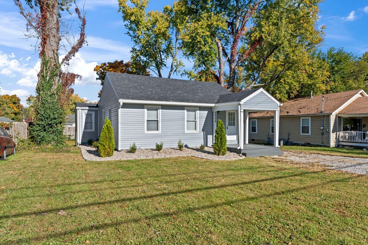 Primary Photo - 2609 Lindsay Ave
