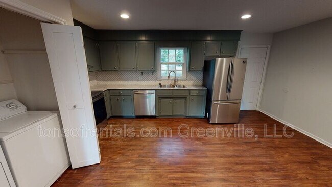 Building Photo - 308 B N Fairview Ave