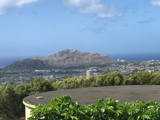 Foto del edificio - Waialae Iki, large family home 4 bedroom, 4 baths, 2 car garage