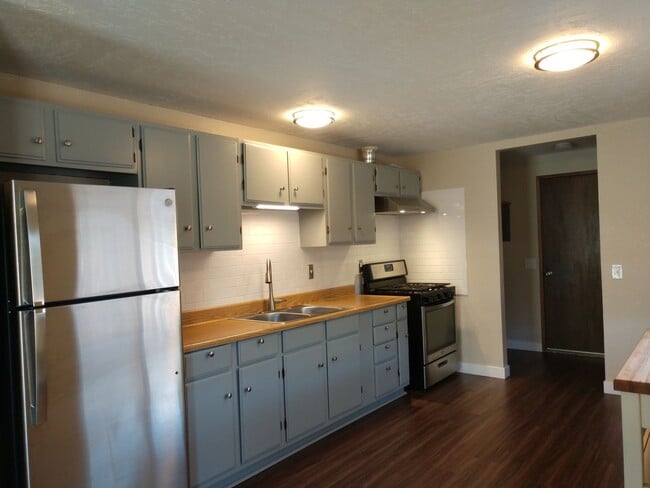Building Photo - 615 Cowgill Ave