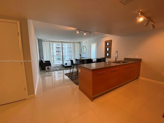 Foto del edificio - 475 Brickell Ave