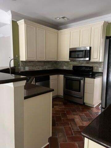 Foto del edificio - 5007 Whitfield Ct