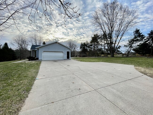 Foto del edificio - Five Bedroom Home in Caledonia