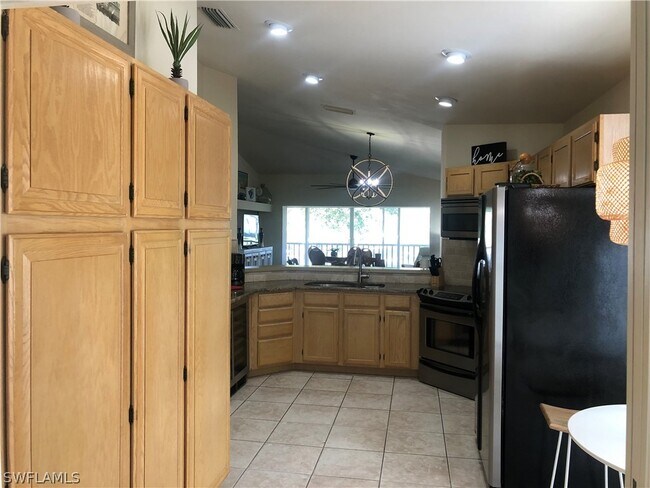 Building Photo - 1000 Misty Pines Cir