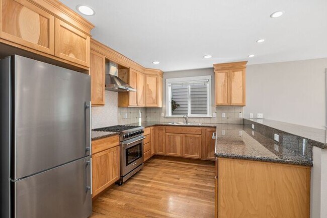 Foto del edificio - Immaculate Urban Townhome in Famed Alaska ...