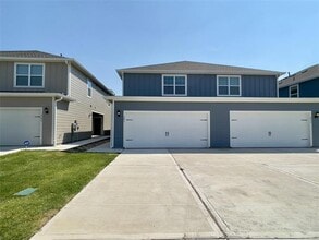 Building Photo - 301 Marsh Ln