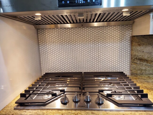 Building Photo - 5 Mayfair Ct