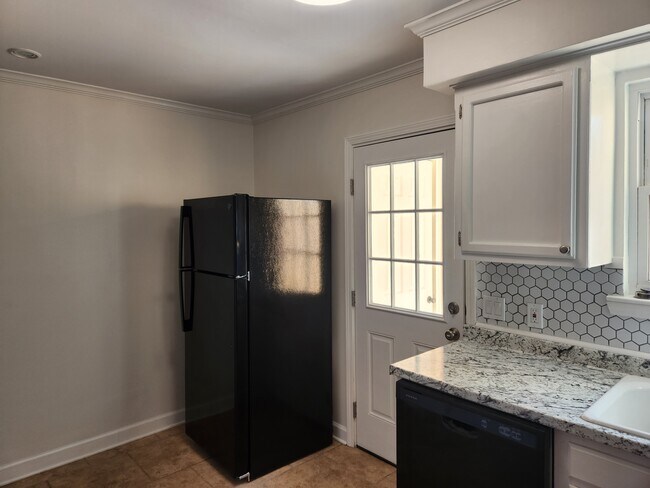 Foto del edificio - 434 Longwood Ct