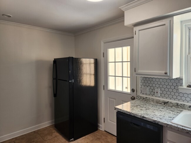 Building Photo - 434 Longwood Ct