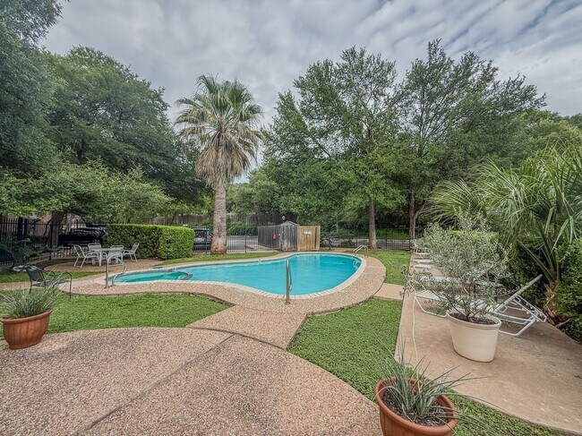 Foto del edificio - 3839 Dry Creek Dr