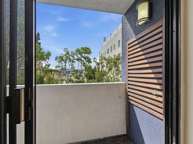 Building Photo - 1940 N Highland Ave