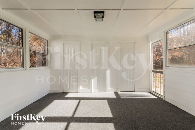 Foto del edificio - 1175 Grace Dr