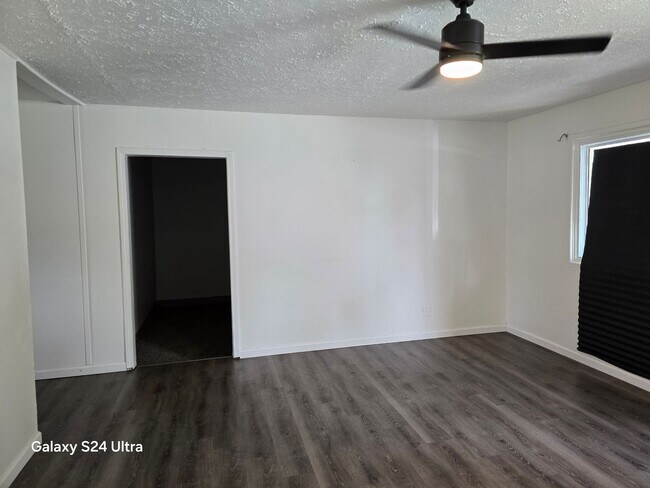 Foto del edificio - 1143 St Rose Ln