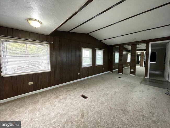 Building Photo - 128 Fabric Dr