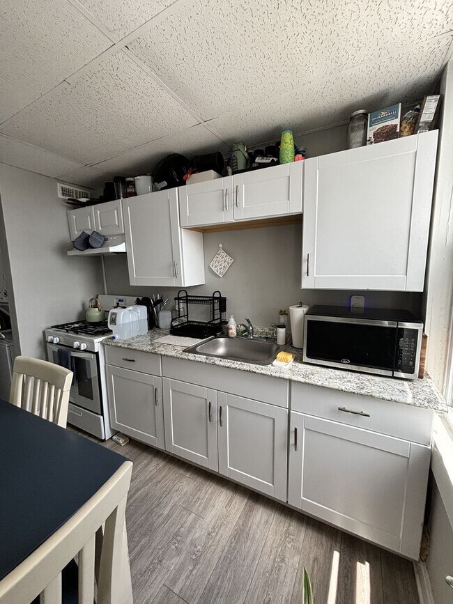 Foto del edificio - 825 W 36th St