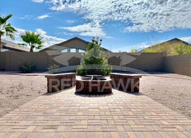 Building Photo - 879 S Phelps Dr